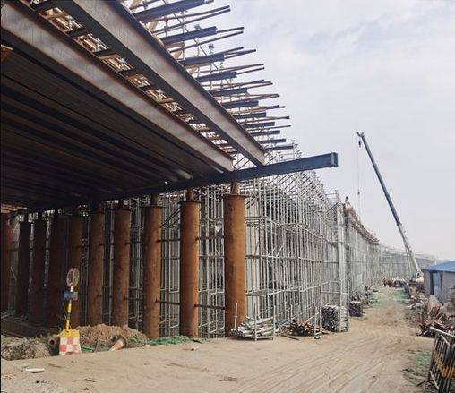 為什么盤扣腳手架比扣件式鋼管腳手架貴了2倍？ (圖3)